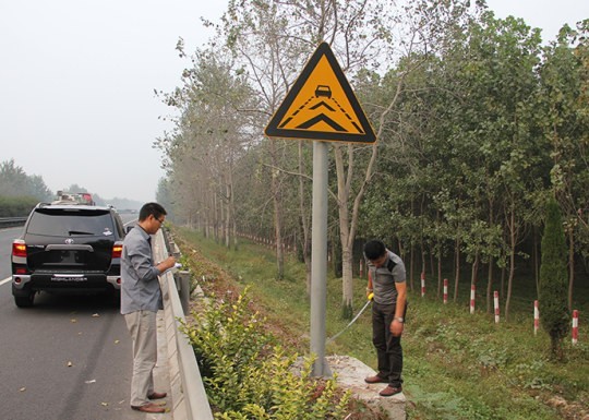 道(dào)路标識牌